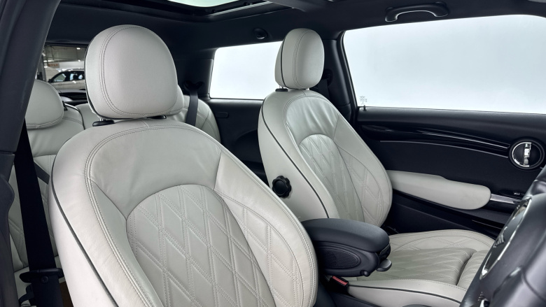 MINI Hatchback 135kW Cooper S Level 3 33kWh 3dr Auto Electric Hatchback